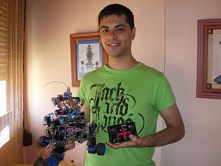 Jonathan Asensio y su robot Tachikoma