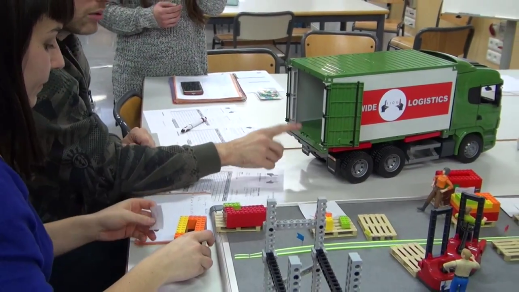 LLOG - alumnos preparando las expediciones a partir de las rutas de reparto definidas