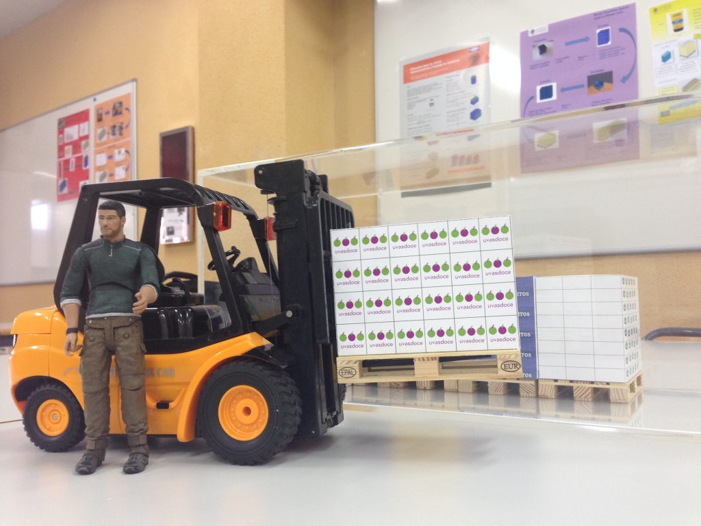 maquetas de unidades de carga y contenedor a escala 1/10