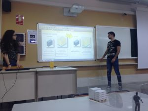 los alumnos presentan sus propuestas de mejora de diseño para la logística