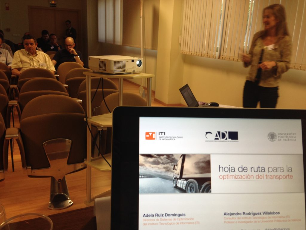 Adela Ruiz y Alejandro Rodríguez en el taller Hoja de ruta para la optimización del transporte