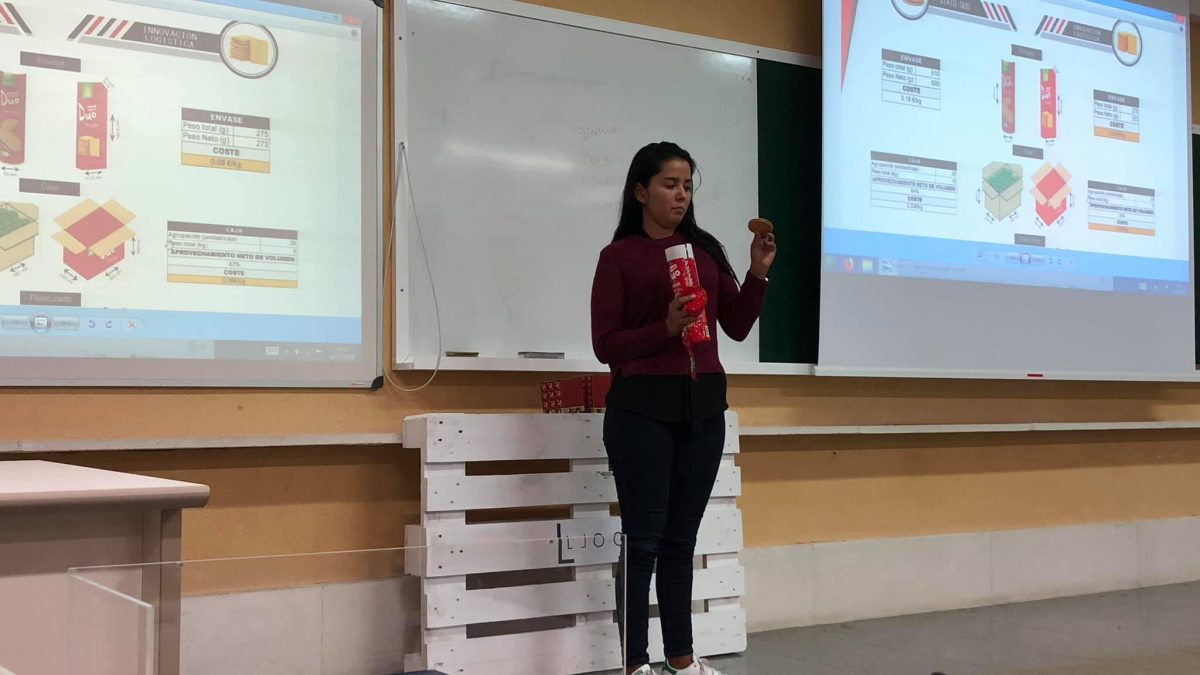 mis alumnos aprenden DFL para optimizar el paletizado y la carga del contenedor