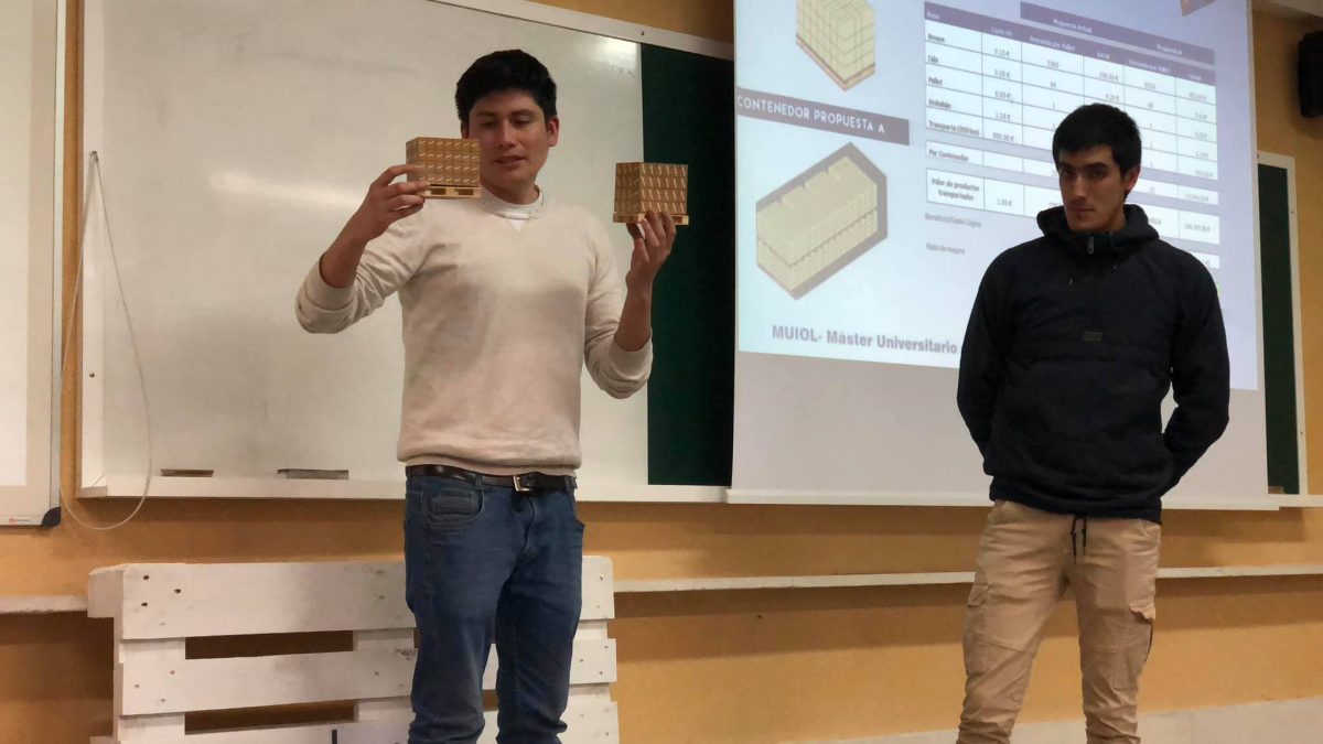 mis alumnos aprenden DFL para optimizar el paletizado y la carga del contenedor