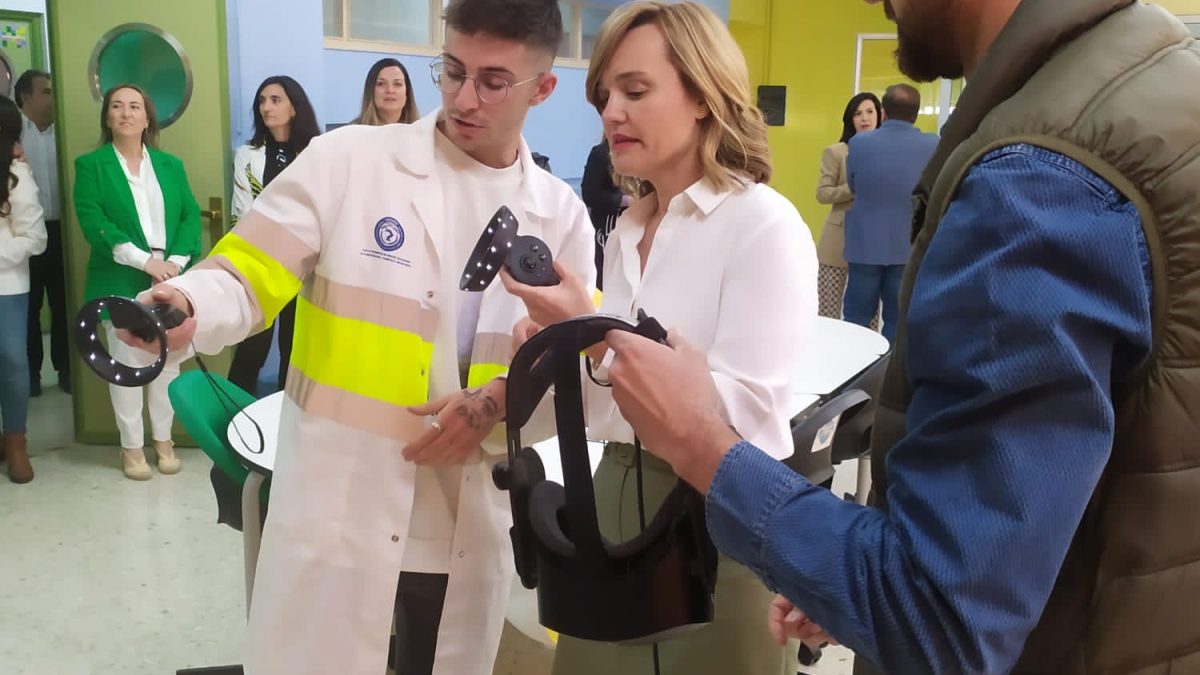 Visita del presidente del Gobierno y la ministra de Educación y FP al centro donde está instalado LLOG VR